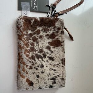 White and brown Harlon small bag. Cowhide